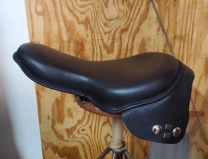 1954-1957 Deluxe Buddy Seat with Basket-weave Skirt, Harley-Davidson - Image 2